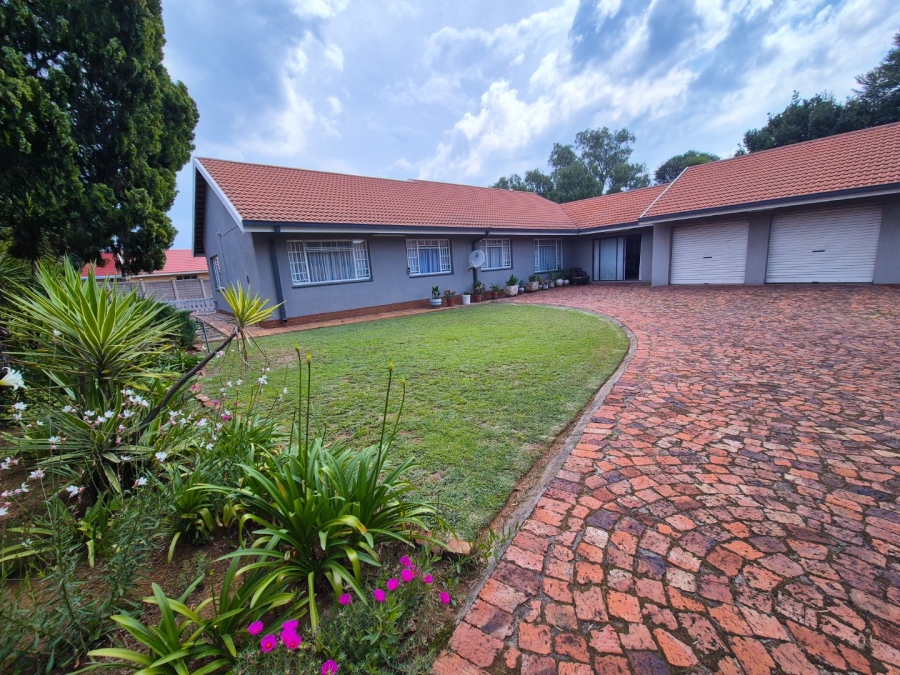 4 Bedroom Property for Sale in Roodia Free State